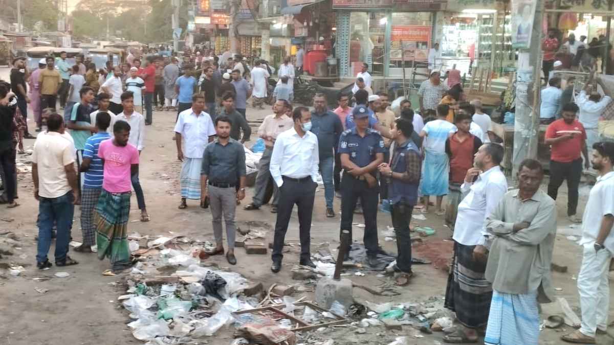 মুন্সিগঞ্জে অবৈধ ফুটপাত উচ্ছেদে অভিযান