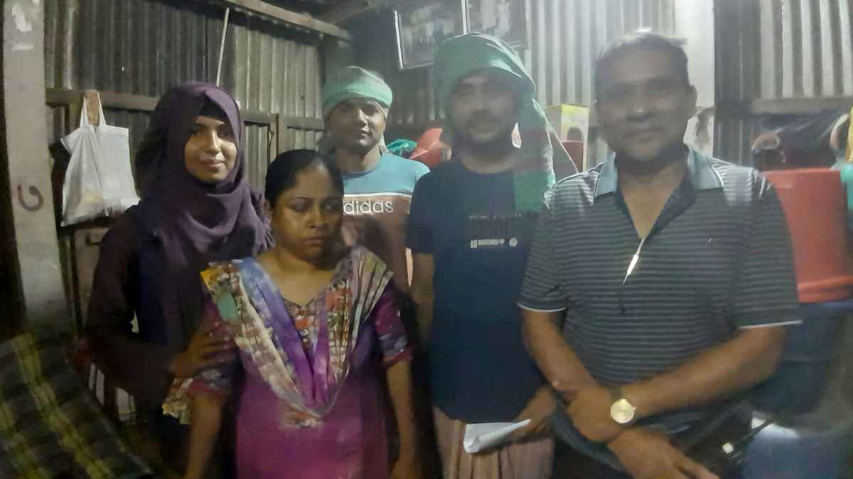 ছদ্মবেশে ইয়াবা কিনতে চাইল পুলিশ, ধরা খেলেন নারী মাদক কারবারি