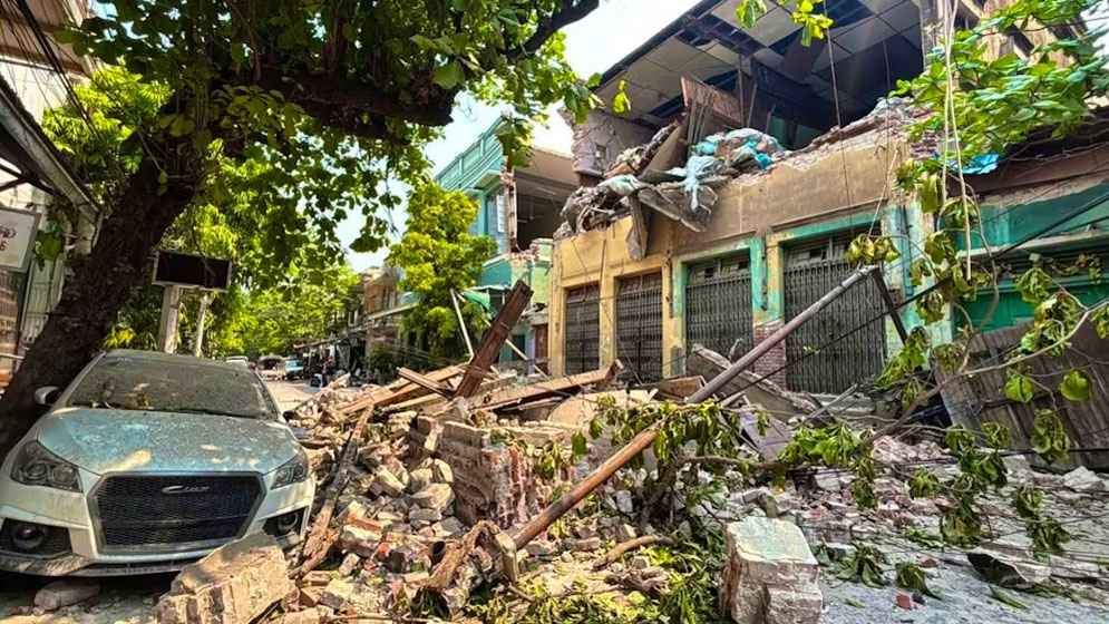 মৃতদেহের গন্ধ ছড়িয়ে পড়েছে মিয়ানমারের সাগাইংয়ে