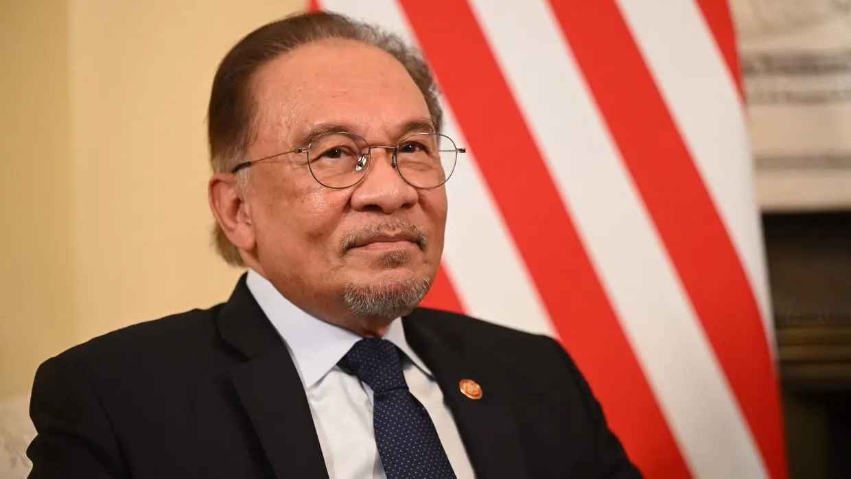 মিয়ানমারের জান্তাপ্রধানের সঙ্গে মালয়েশিয়ার প্রধানমন্ত্রীর বৈঠক