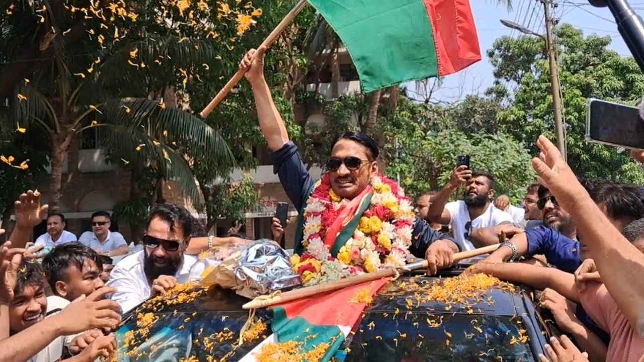৩৩ মামলায় জামিন পেয়ে কারামুক্ত জাকির খান, নেতাকর্মীদের রাজকীয় বরণ