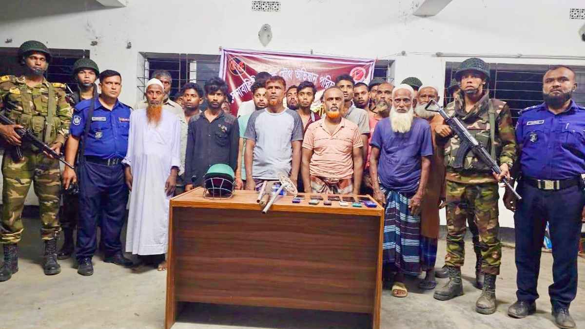 নড়াইলে ২ পক্ষের সংঘর্ষে নিহত ১, দেশীয় অস্ত্রসহ গ্রেফতার ২০