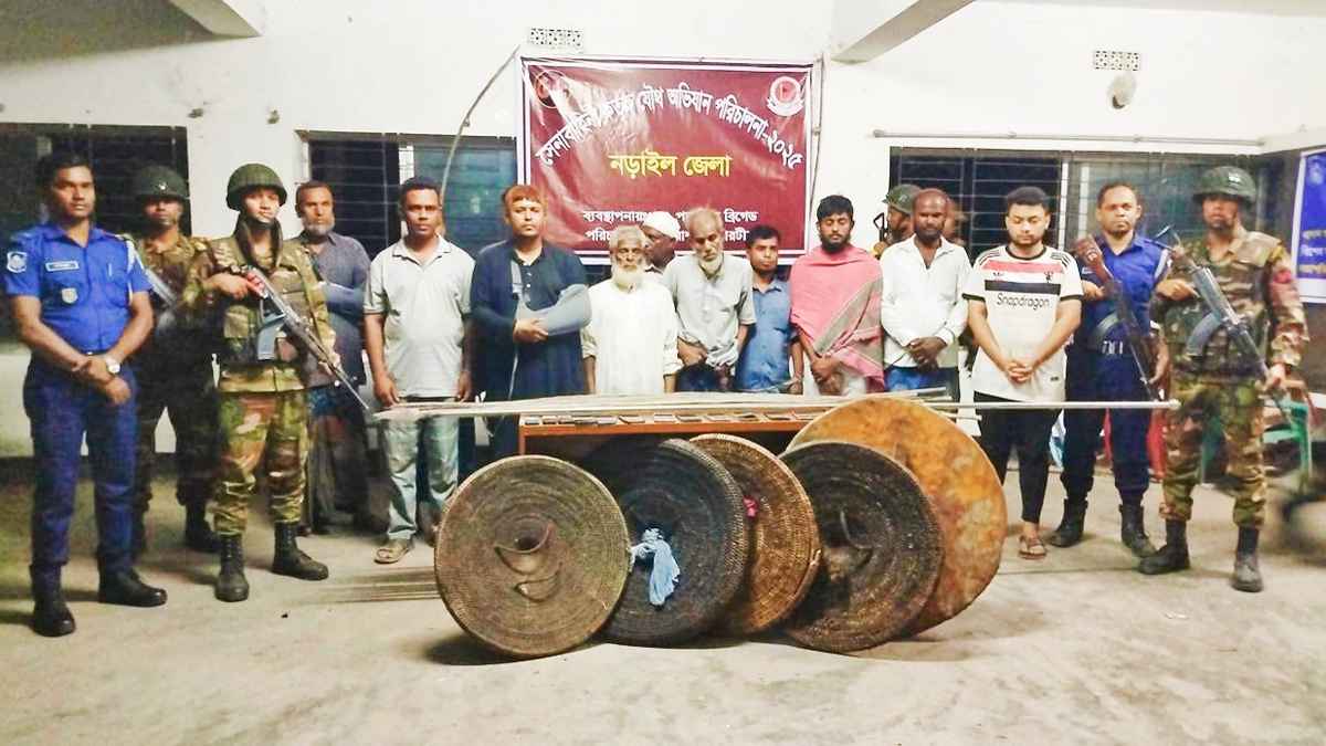 হত্যাকে কেন্দ্র করে পাল্টা হামলার প্রস্তুতি, আটক ১২