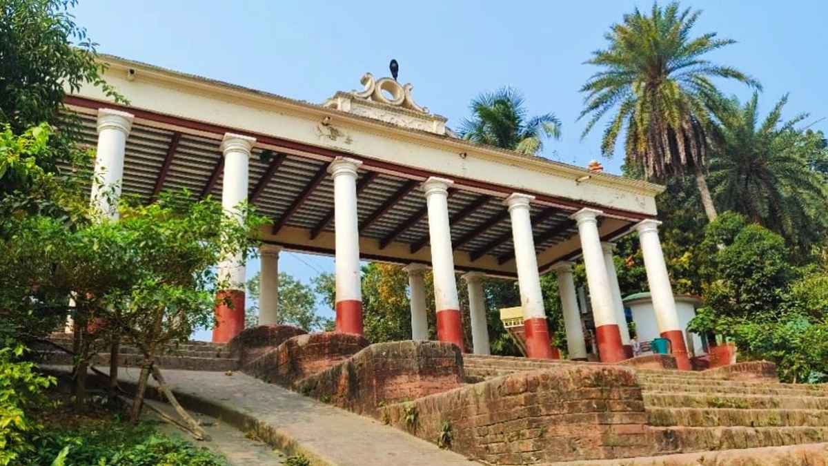 cজমিদারদের বাঁধাঘাট-পাথুরে মন্দির