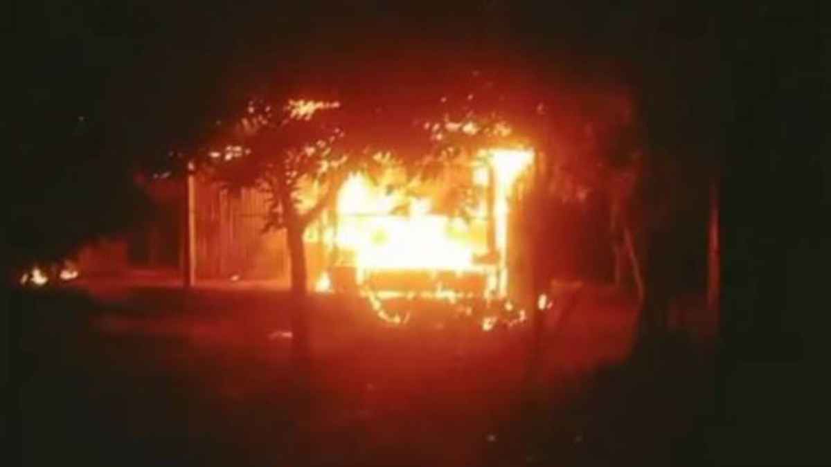 নেত্রকোনায় আগুনে বসতঘর পুড়ে ছাই