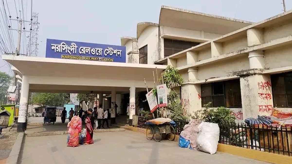 নরসিংদীতে ট্রেনে কাটা পড়ে গৃহবধূ নিহত