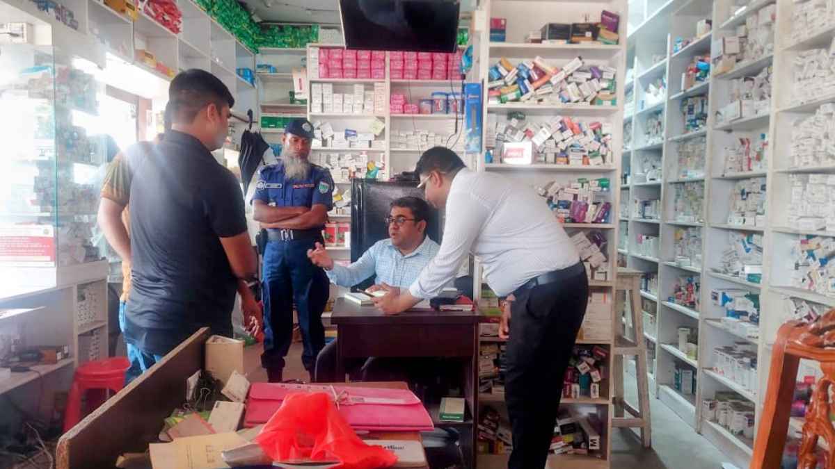 মেয়াদোত্তীর্ণ ওষুধ বিক্রির দায়ে ২ প্রতিষ্ঠানে ৫০ হাজার টাকা জরিমানা