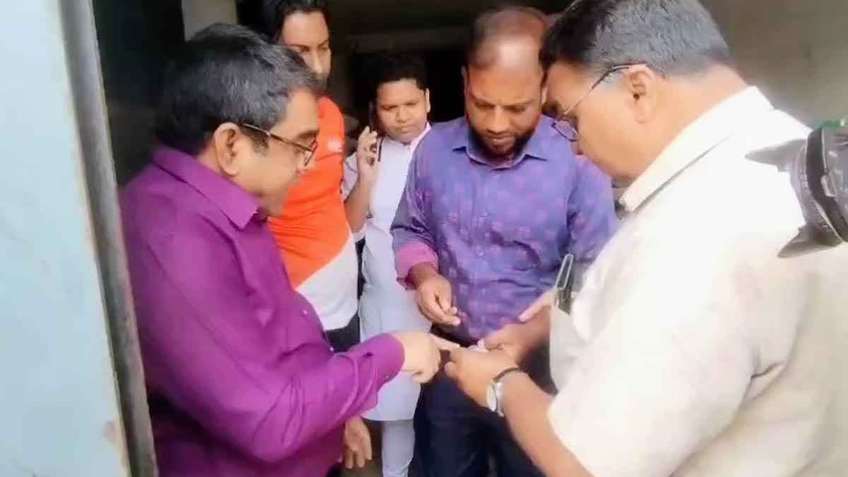 চুয়াডাঙ্গায় ২ প্রতিষ্ঠানকে ৯০ হাজার টাকা জরিমানা