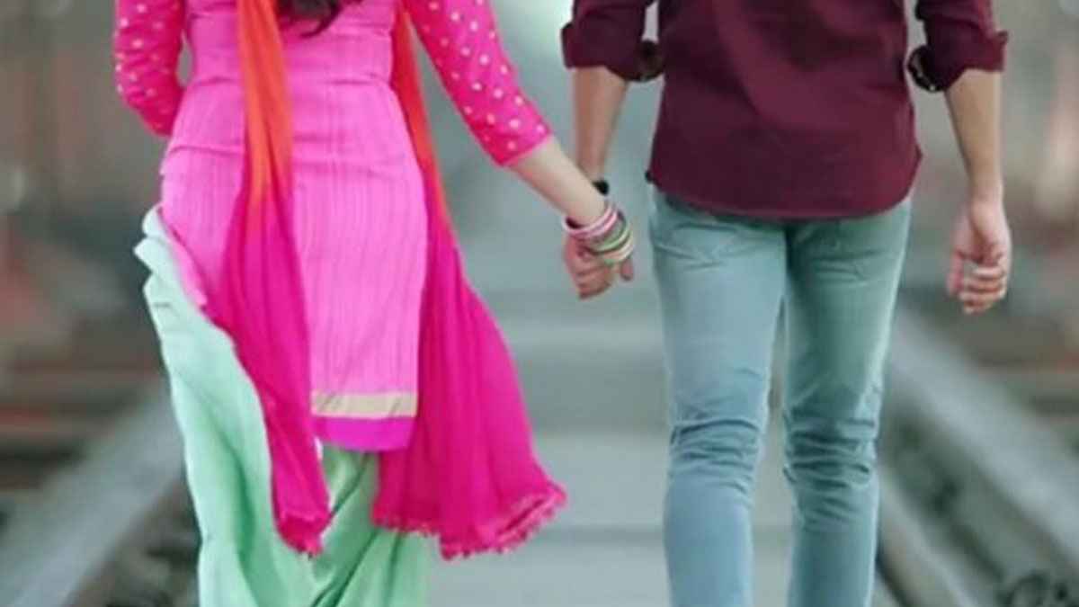 প্রেমের টানে ভাগ্নের হাত ধরে মামী উধাও