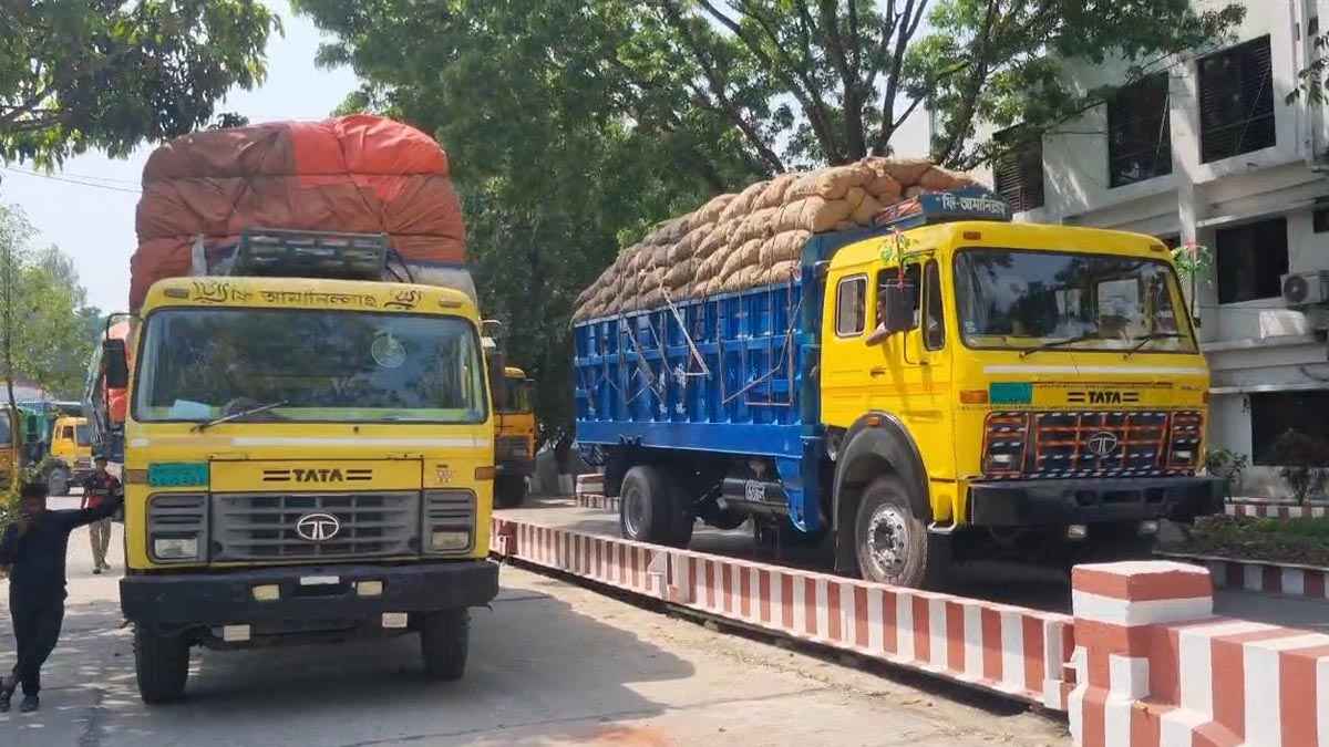 নেপালে গেল ৫০৪ মেট্রিক টন আলু