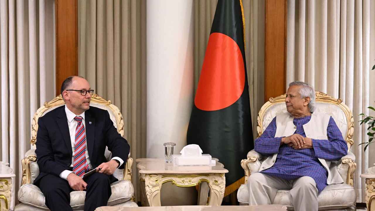 ড. ইউনূসের সঙ্গে পিটার হাসের সাক্ষাৎ