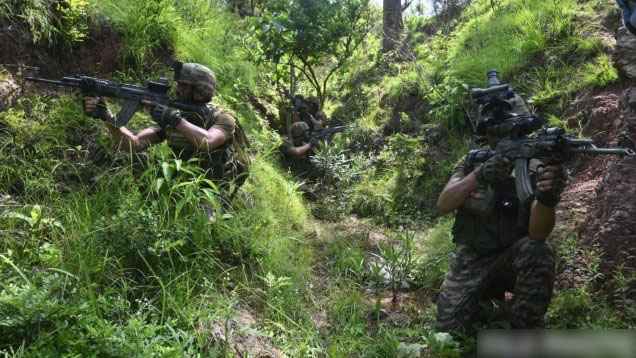 কাশ্মীর সীমান্তে দুইদিন ধরে চলছে গোলাগুলি