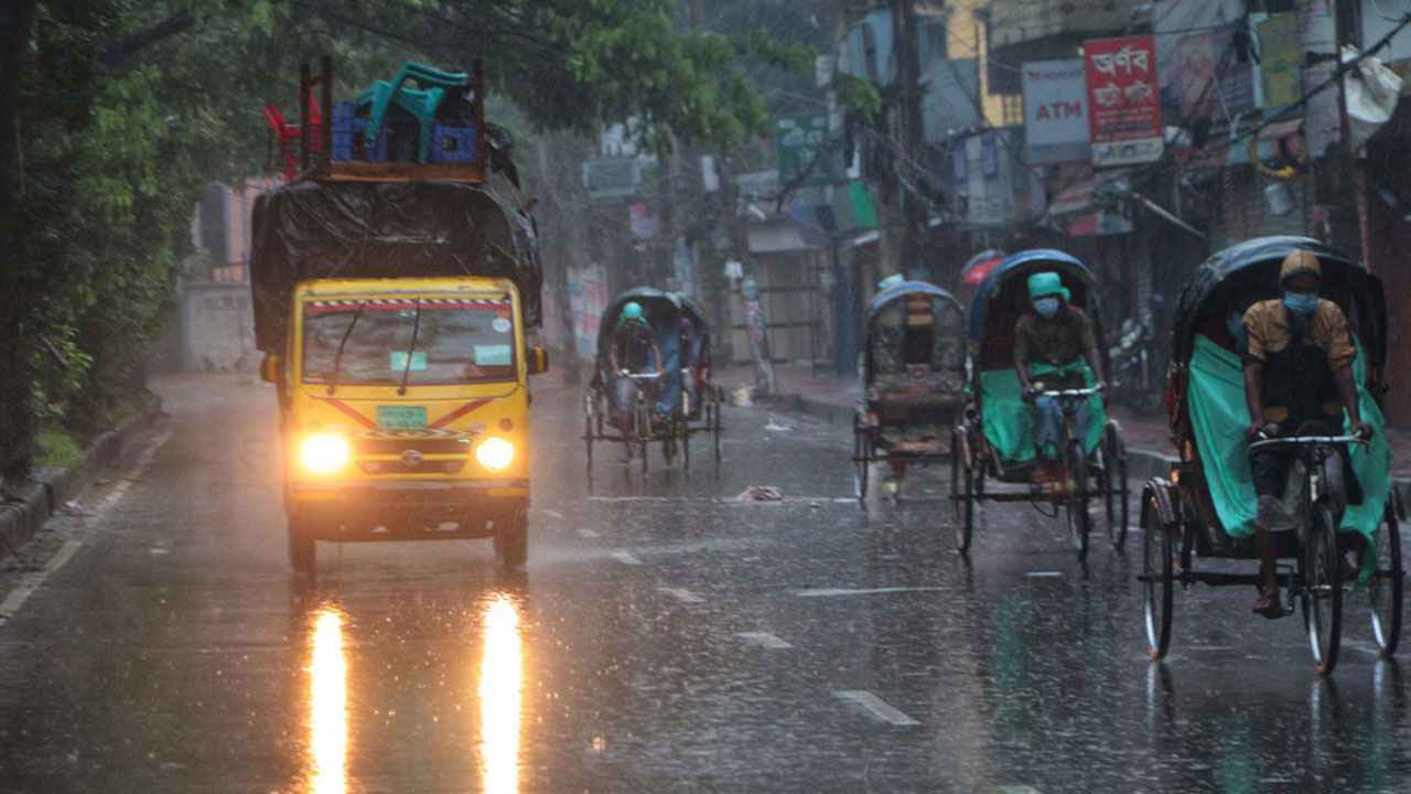 ঢাকাসহ পাঁচ অঞ্চলে বৃষ্টির আভাস, নদীবন্দরে সতর্কতা