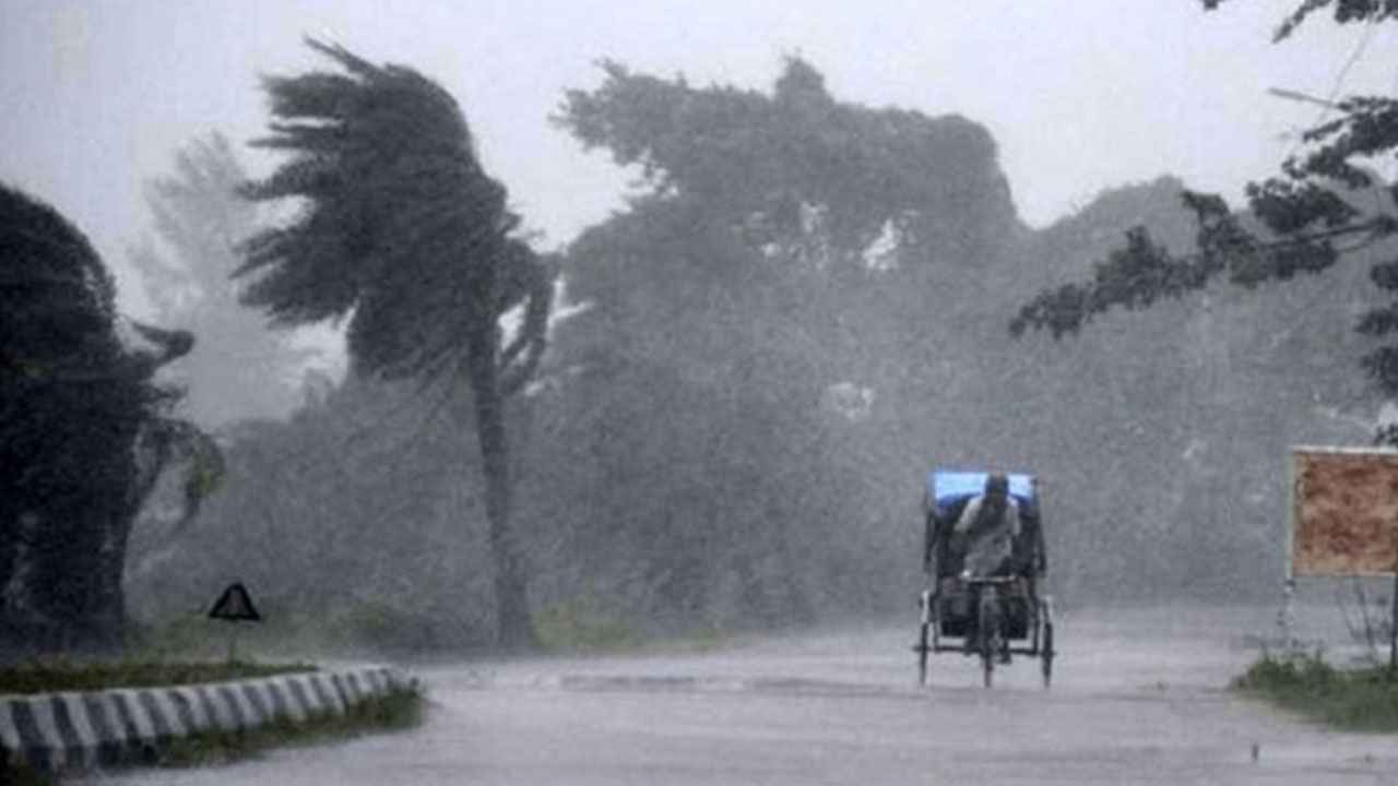 আসছে ঝড়-বৃষ্টি, তাপমাত্রা কমার ইঙ্গিত আবহাওয়া অফিসের