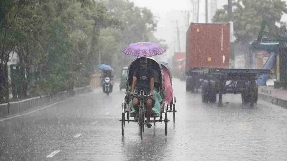 চার অঞ্চলে ঝড়বৃষ্টির আভাস, মেঘলা থাকবে ঢাকার আকাশ