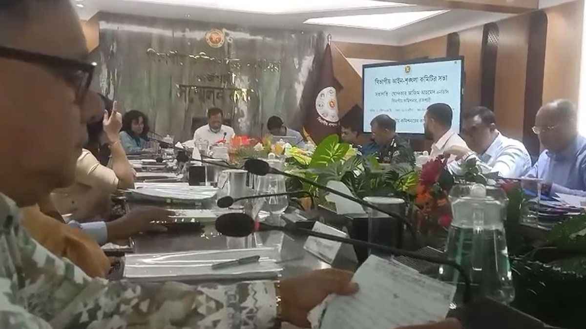 রাজশাহীতে আইনশৃঙ্খলা নিয়ে উদ্বেগ, কঠোর হওয়ার নির্দেশ