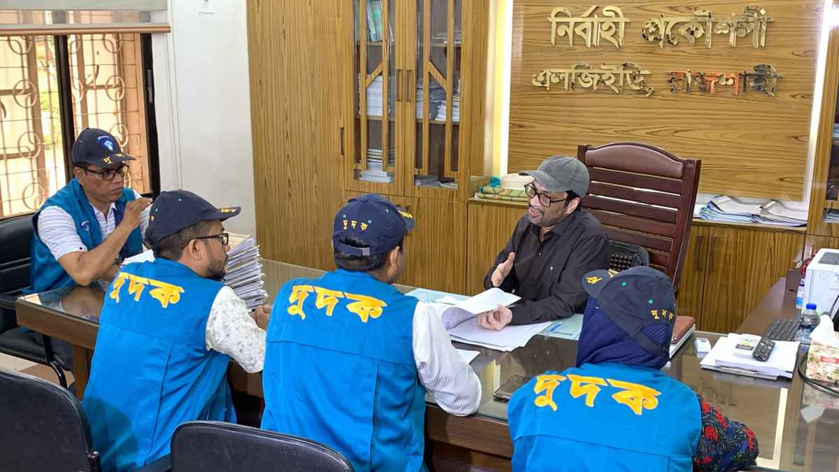 রাজশাহীতে এলজিইডি অফিসে দুদকের অভিযান