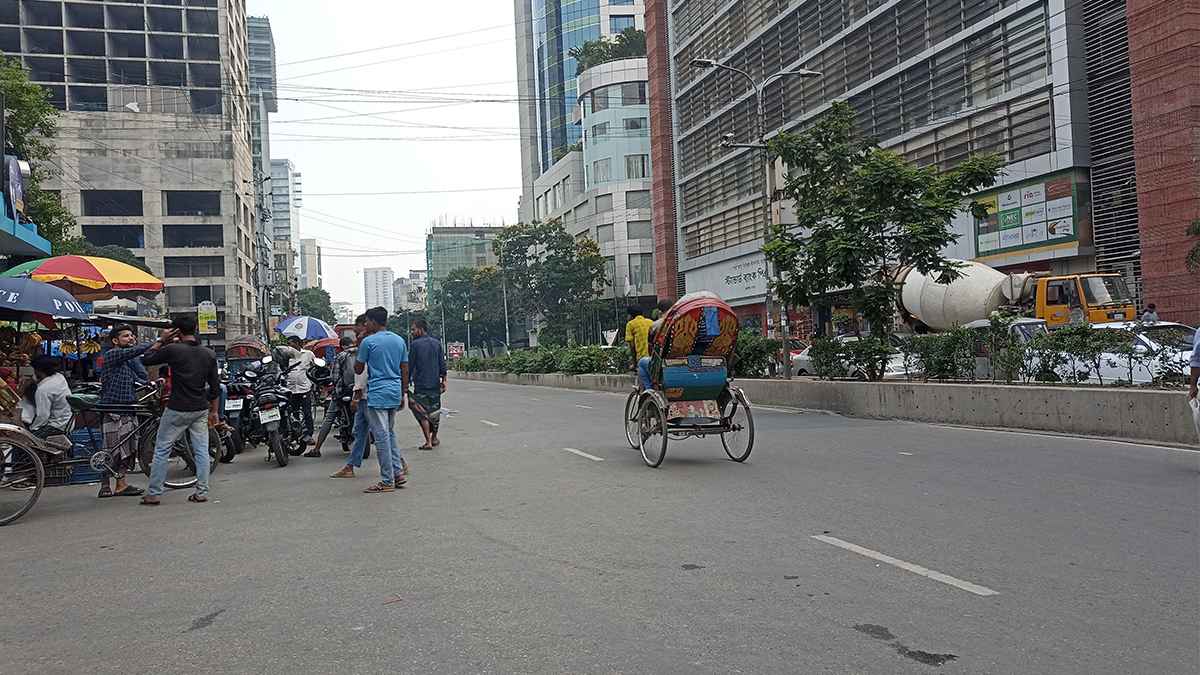 প্রশাসনের কঠোরতায় গুলশানে বন্ধ হলো ব্যাটারিচালিত রিকশা