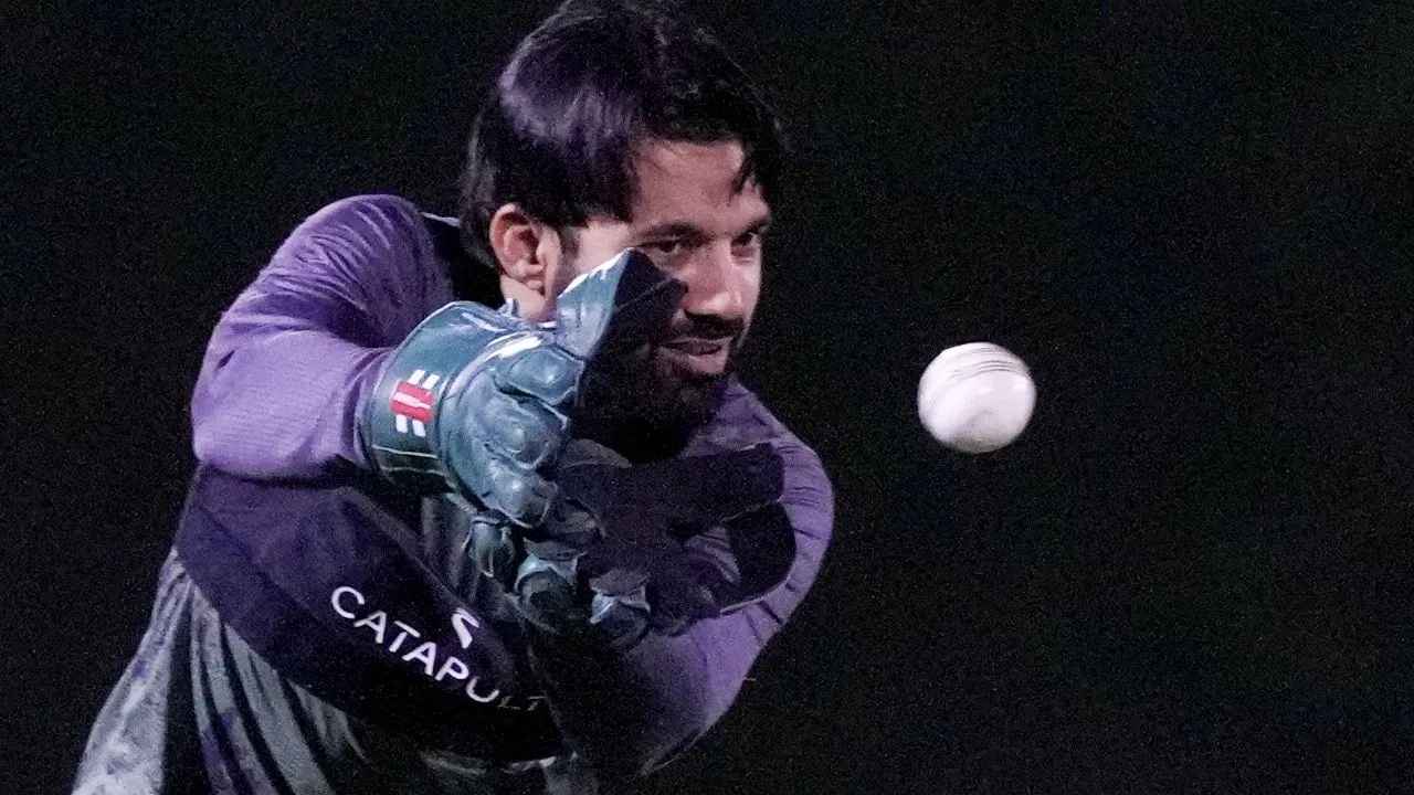 প্রতি ছক্কায়, উইকেটে ফিলিস্তিনে লাখ রুপি দেবে রিজওয়ানরা
