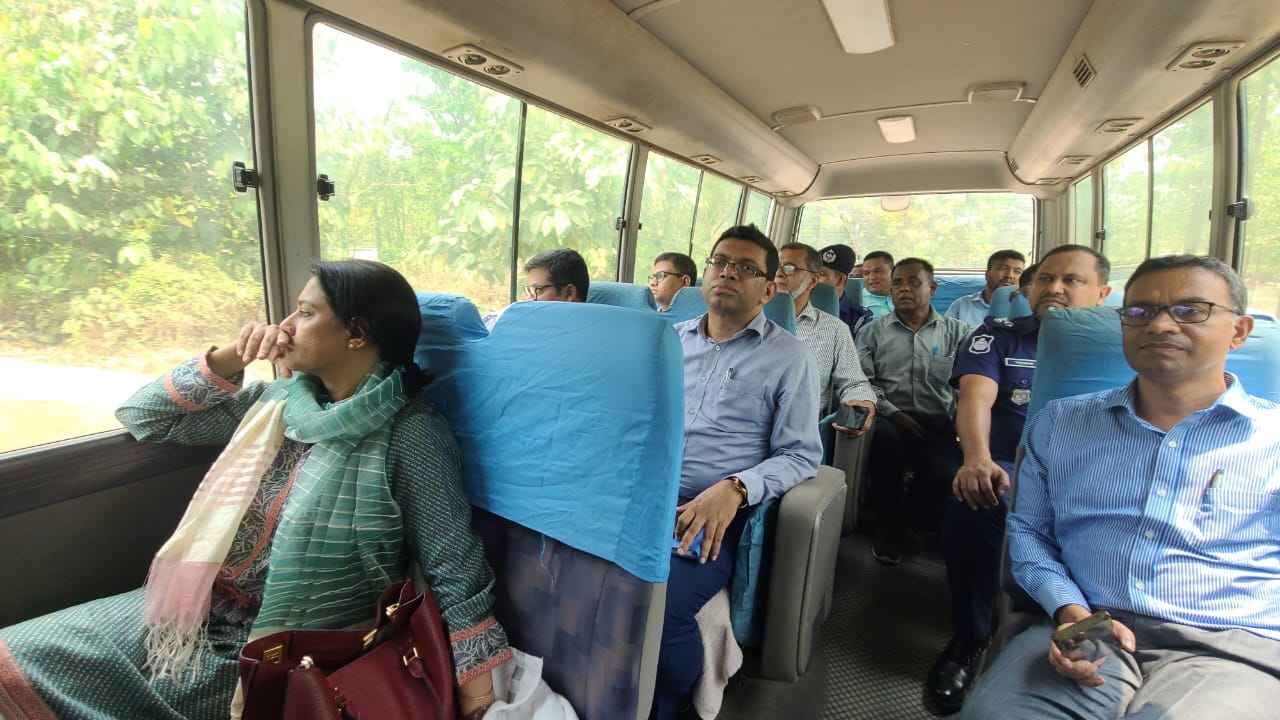 গাজীপুরে সাফারি পার্ক পরিদর্শন করলেন পরিবেশ ও বন উপদেষ্টা