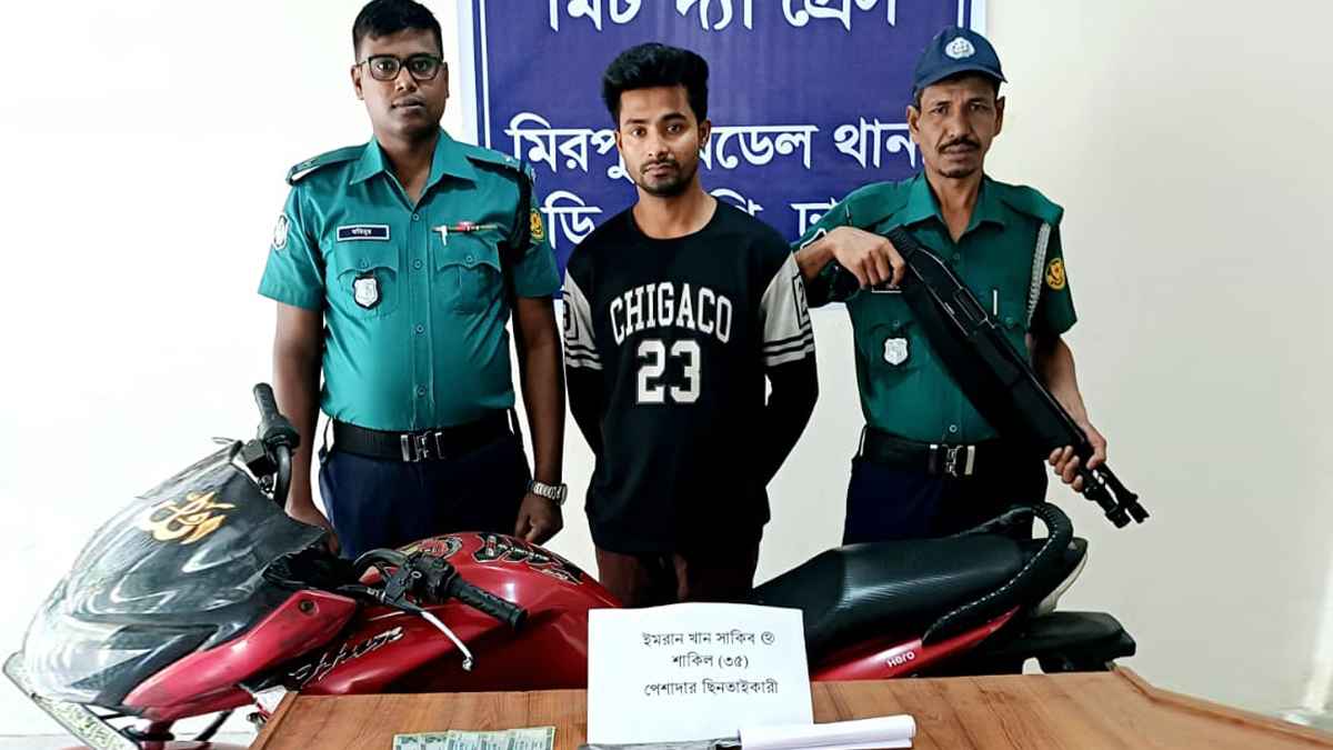 রাজধানীতে চাপাতি ঠেকিয়ে ছিনতাই, ভিডিও ভাইরালের পর একজন গ্রেফতার