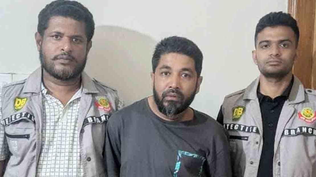 ঢাকায় মিছিল করতে এসে টাঙ্গাইলের ছাত্রলীগ নেতা গ্ৰেফতার