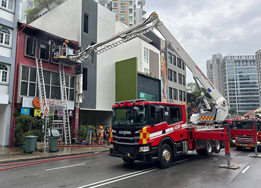 singapore_fire_accident_1744093817938-ezgif.com-avif-to-jpg-converter singapore_fire_accident_1744093817938-ezgif.com-avif-to-jpg-converter
