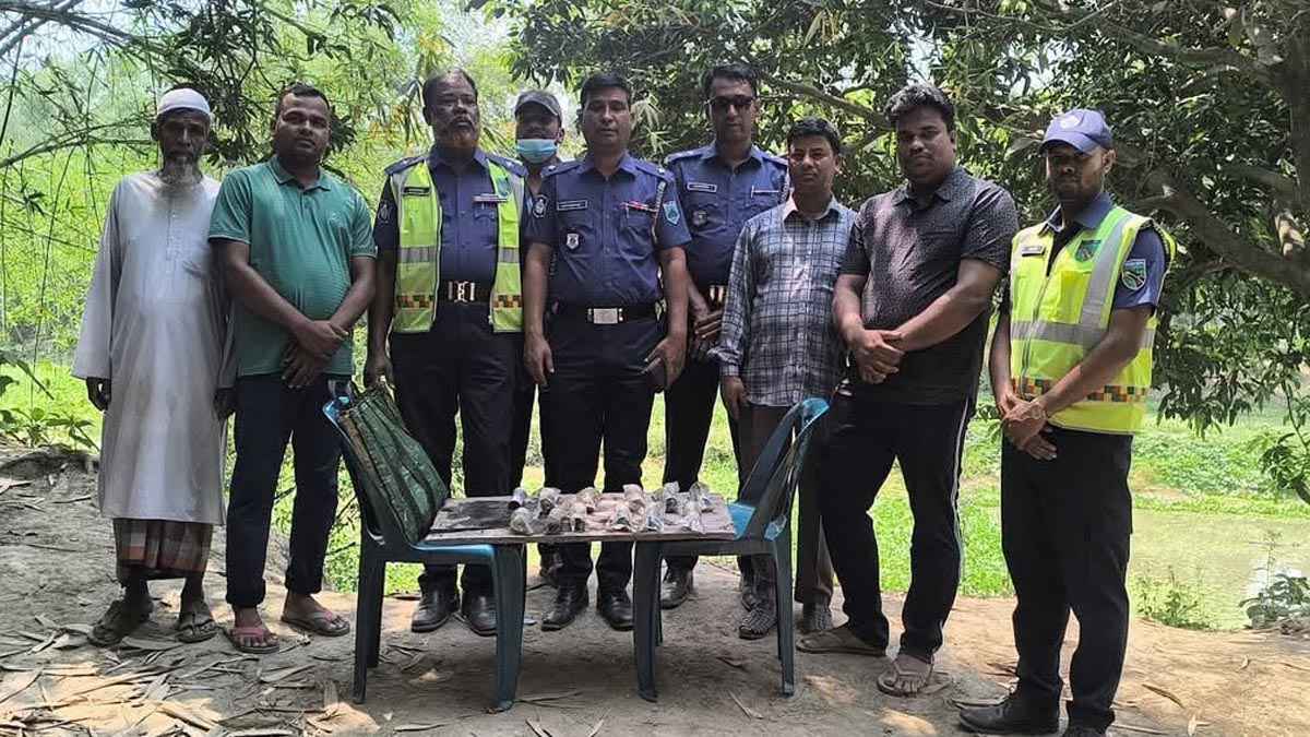 থানা থেকে লুট হওয়া ১২টি গ্যাস সেল নদী থেকে উদ্ধার