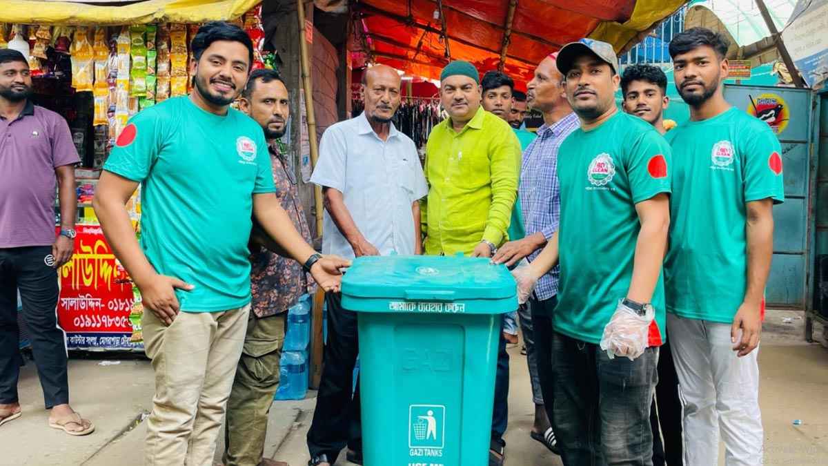 সোনারগাঁয়ে পরিচ্ছন্নতা নিশ্চিতে বাস স্টেশনে ডাস্টবিন স্থাপন