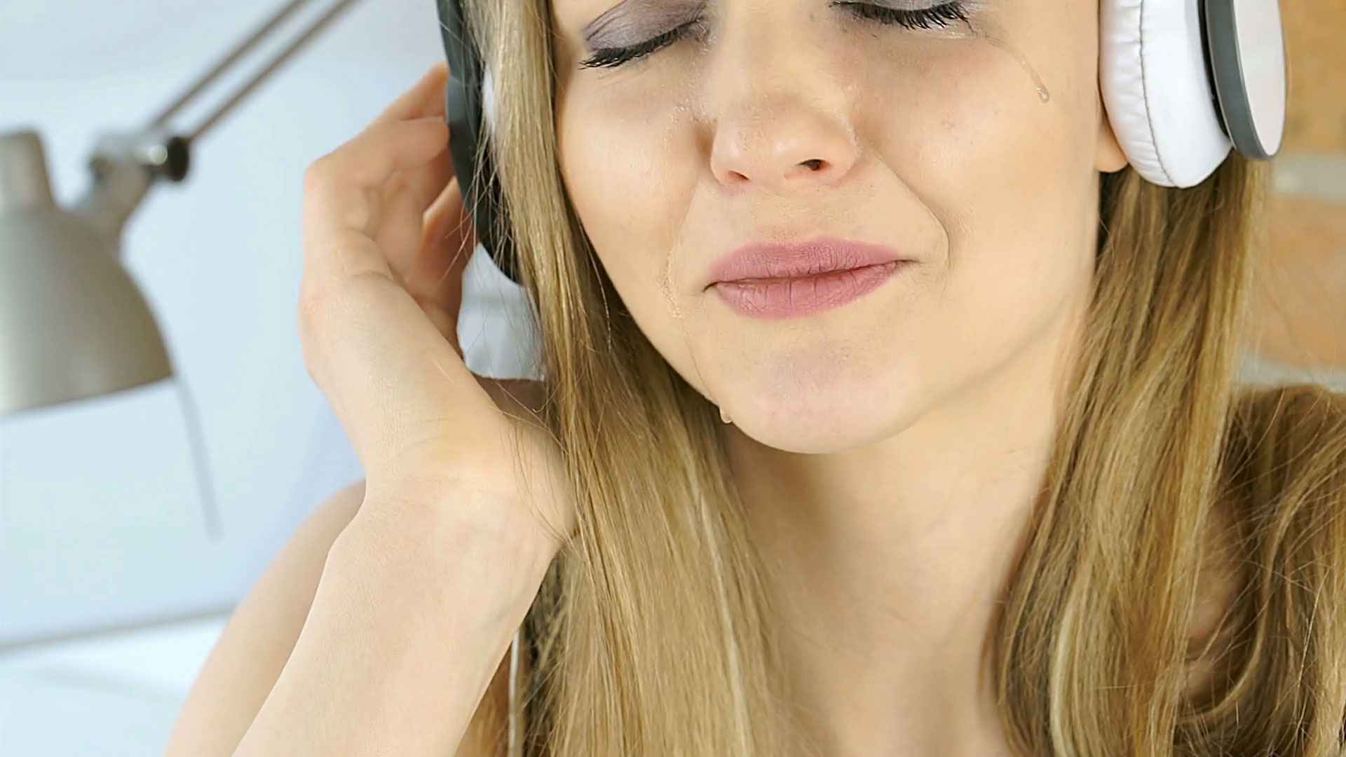 পৃথিবীর সবচেয়ে বিপজ্জনক গান এটি, কেড়ে নিয়েছিল ১০০’র বেশি প্রাণ