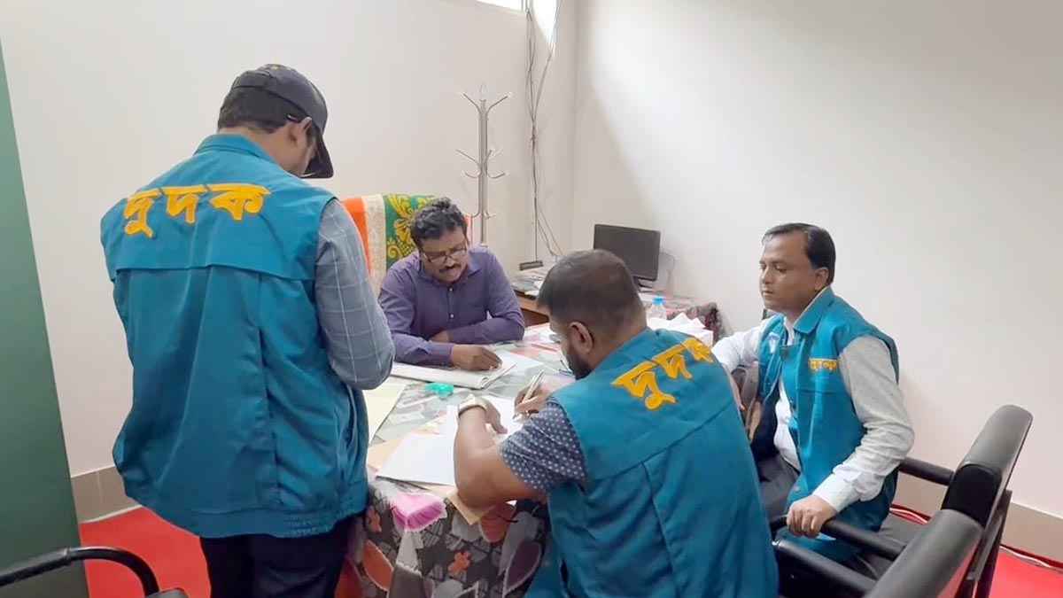 শরীয়তপুরে সাব রেজিস্ট্রার কার্যালয়ে দুদকের অভিযান 