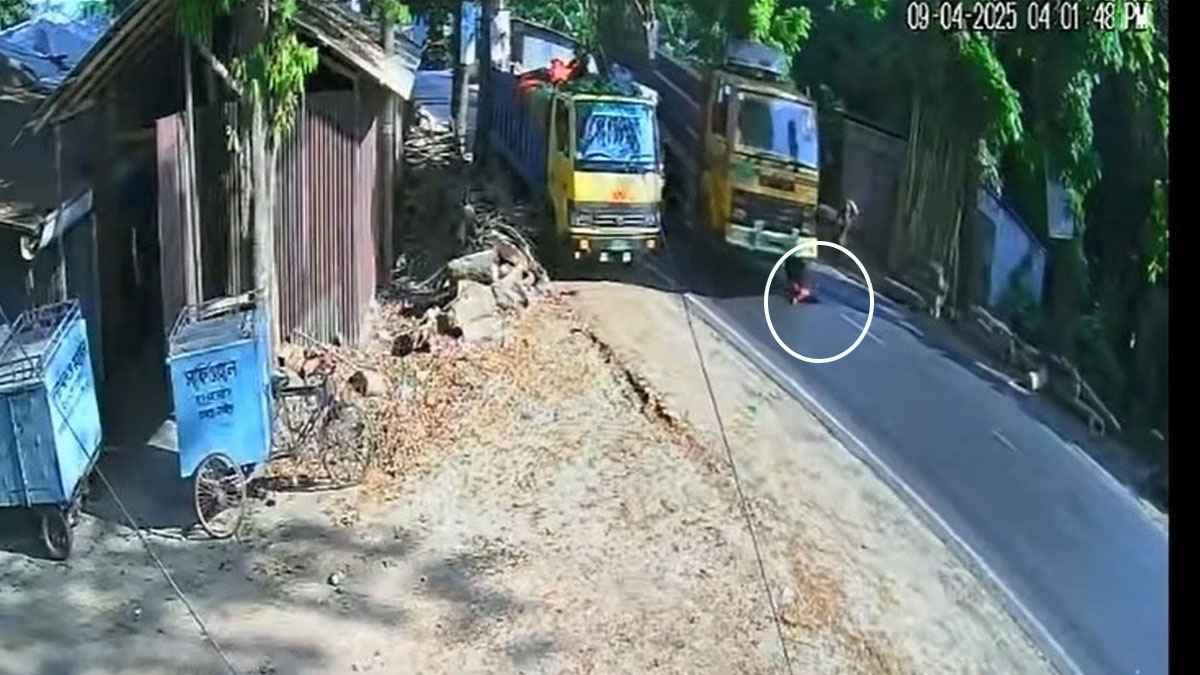 মাদারীপুরে ট্রাকচাপায় শিশুর মৃত্যু, চালককে গণপিটুনি