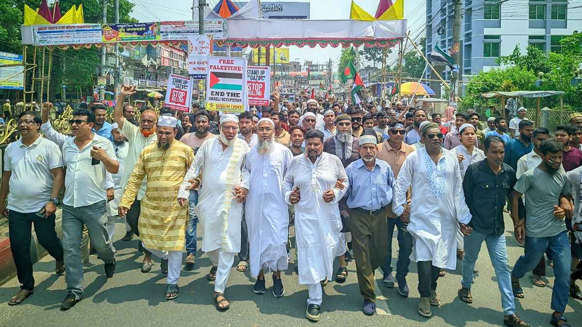 গাজায় হামলার প্রতিবাদে রংপুরে ব্যবসায়ীদের আধাবেলা ধর্মঘট