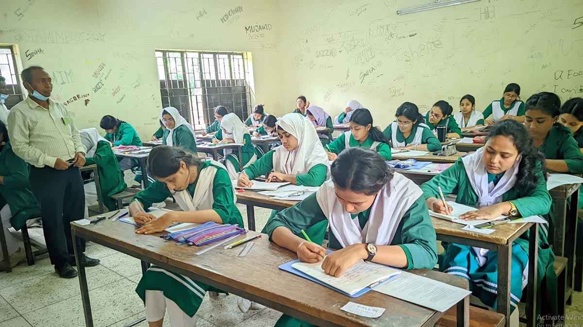 রংপুরে এসএসসি পরীক্ষার প্রথম দিন অনুপস্থিত ৫৭৭, বহিষ্কার ৫