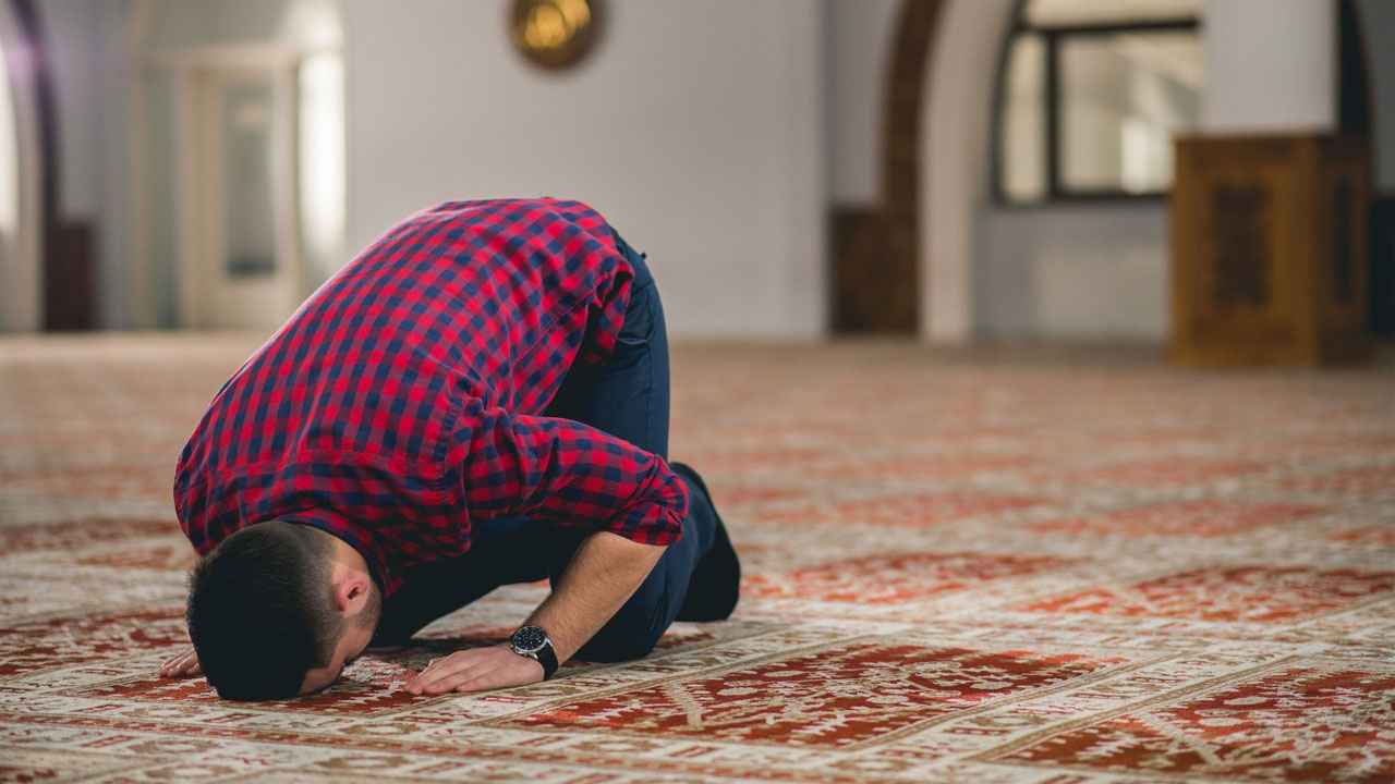 ভুলে সাহু সেজদা না করলে কি নামাজ বাতিল?
