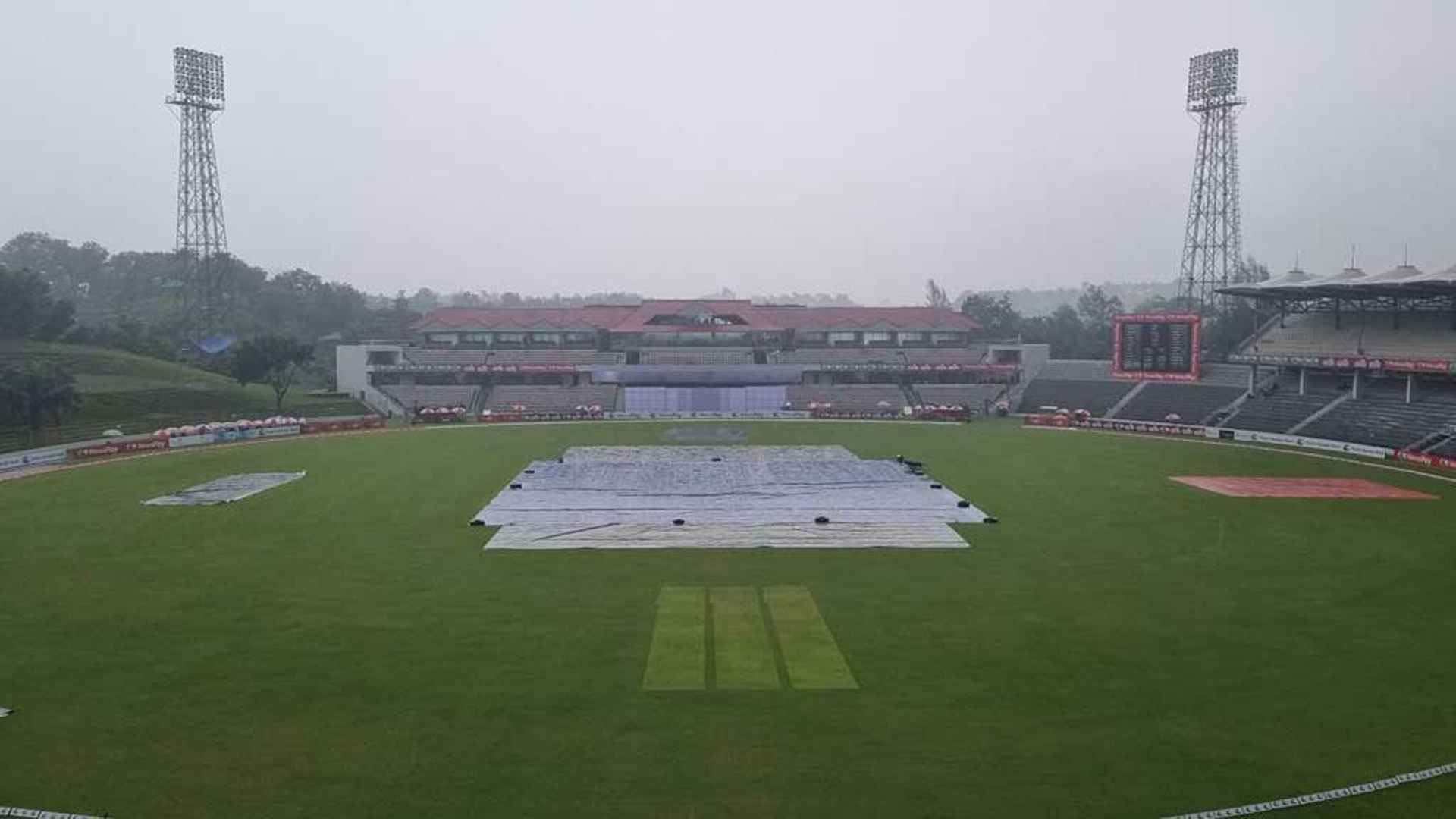 বৃষ্টির বাগড়ায় বাংলাদেশ-জিম্বাবুয়ের চতুর্থ দিনের খেলা শুরুতে বিলম্ব