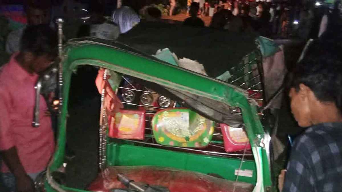 টাঙ্গাইলে ট্রাক-অটোরিকশার মুখোমুখি সংঘর্ষ, চালকসহ নিহত ২