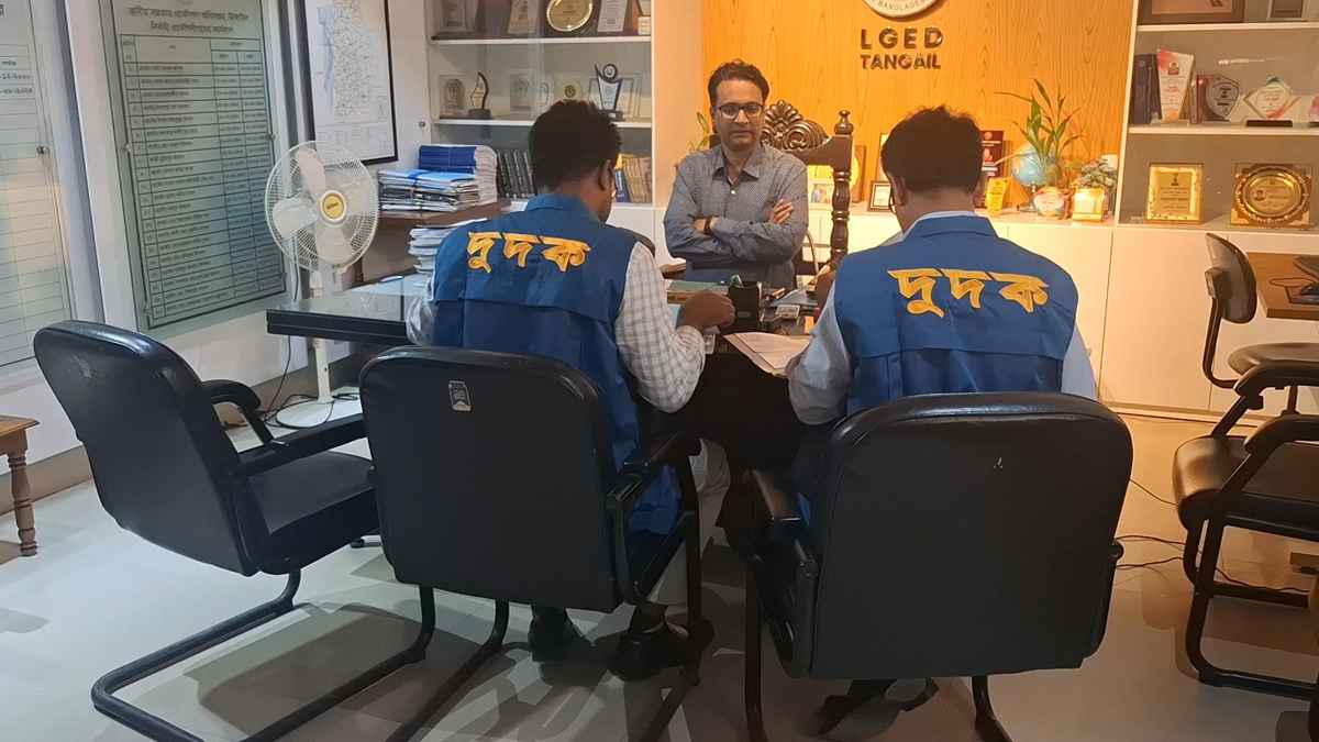 টাঙ্গাইল এলজিইডিতে দুদকের অভিযান, মিলেছে অর্থ আত্মসাতের প্রমাণ
