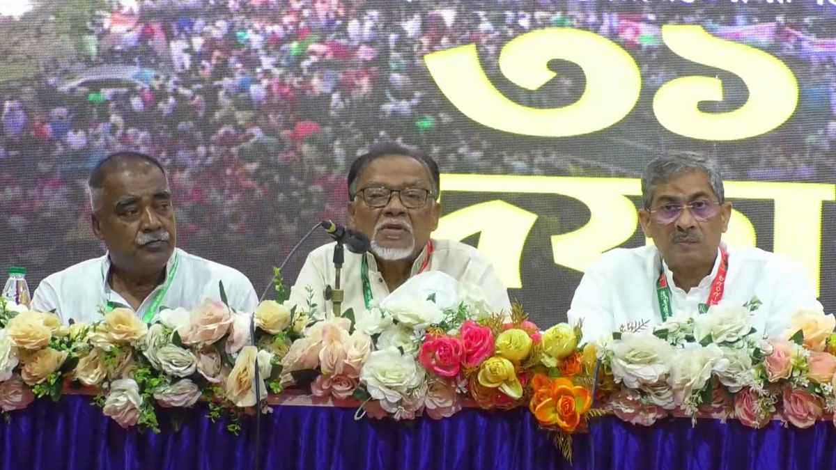 কুয়েটে সংঘর্ষে বহিষ্কৃত ৩৭ শিক্ষার্থীর শাস্তি প্রত্যাহার, খুলেছে হল