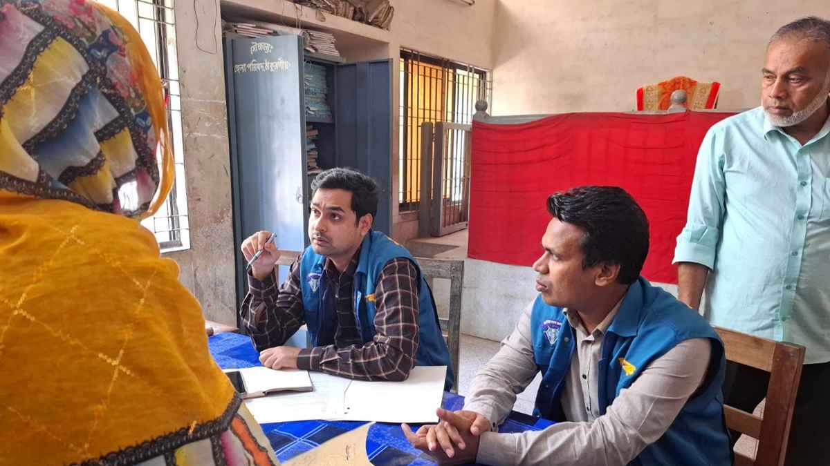 সাব রেজিস্ট্রি অফিসে অভিযান, ৩৩ লাখের জমি ১৬ লাখে রেজিস্ট্রি