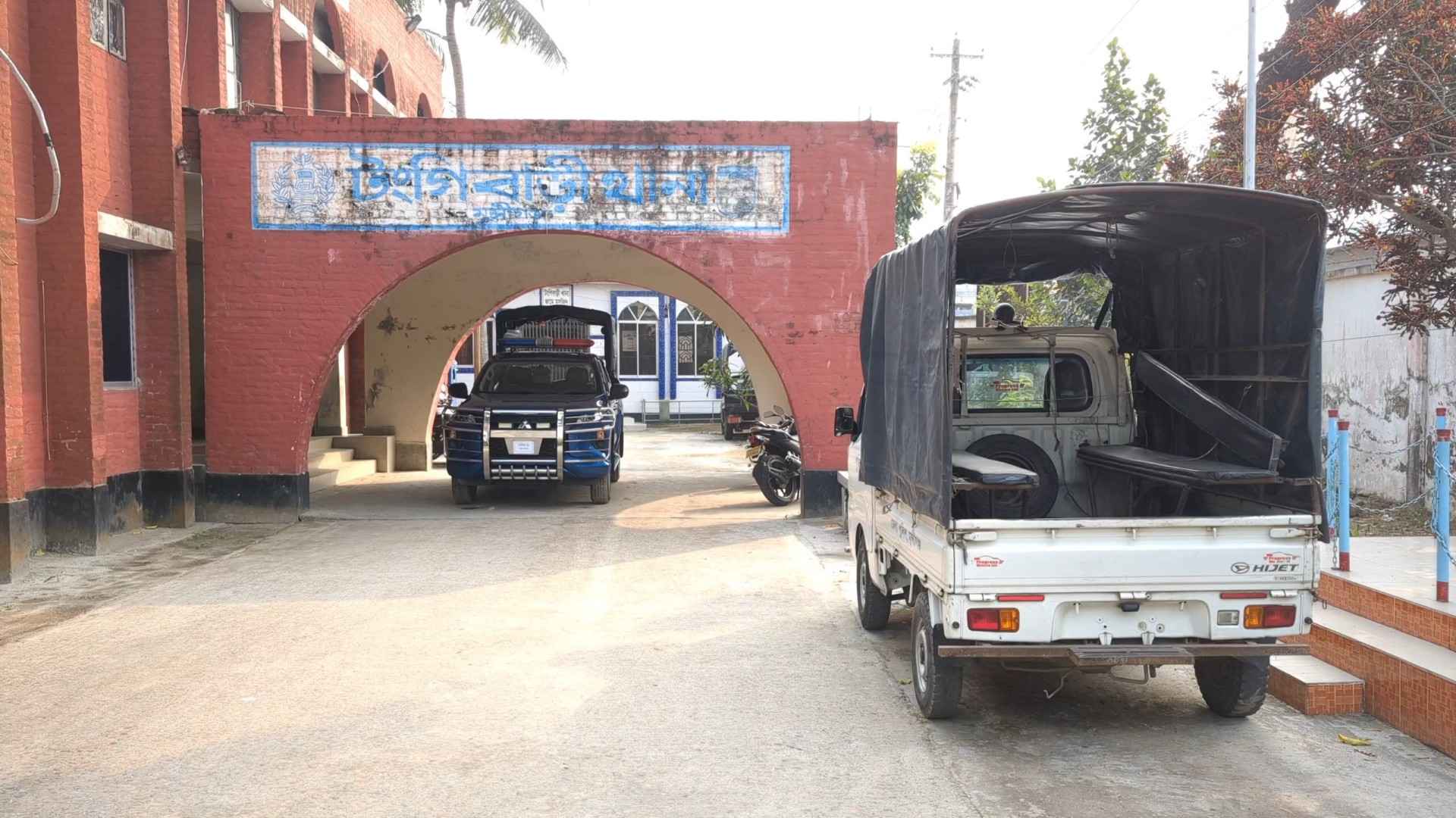 স্ত্রীকে খুন করে ৩ সন্তান নিয়ে স্বামী উধাও!