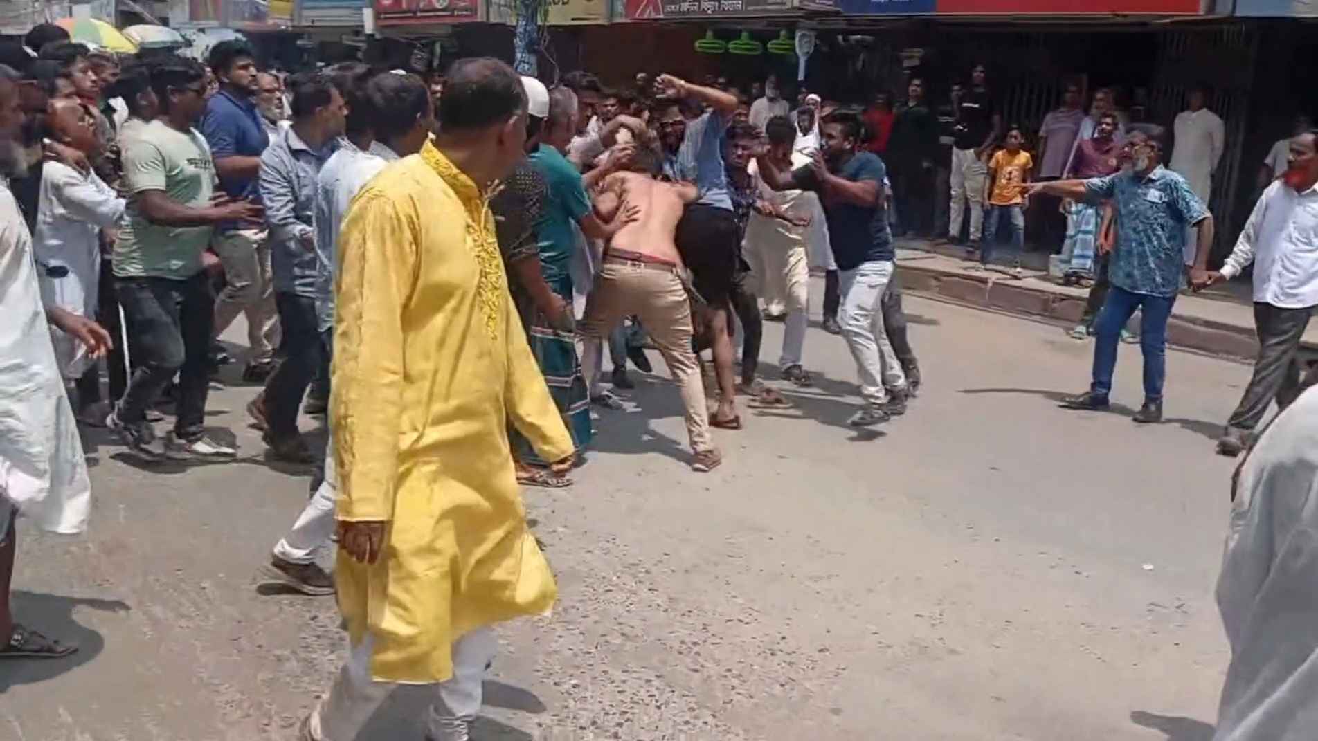 নববর্ষের শোভাযাত্রায় মুন্সিগঞ্জে বিএনপির দুই গ্রুপের সংঘর্ষ, আহত ২