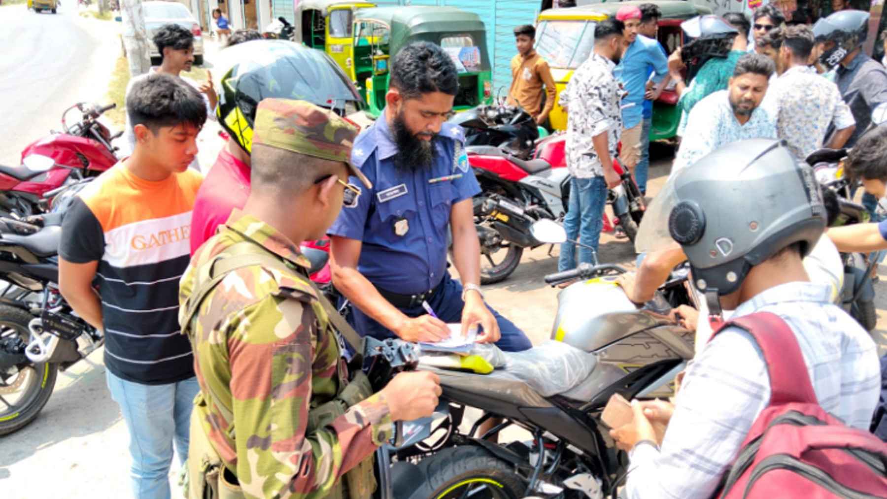চাঁদপুরে ২৬৩ যানবাহনে যৌথ বাহিনীর তল্লাশি, ১৮ চালকের জরিমানা