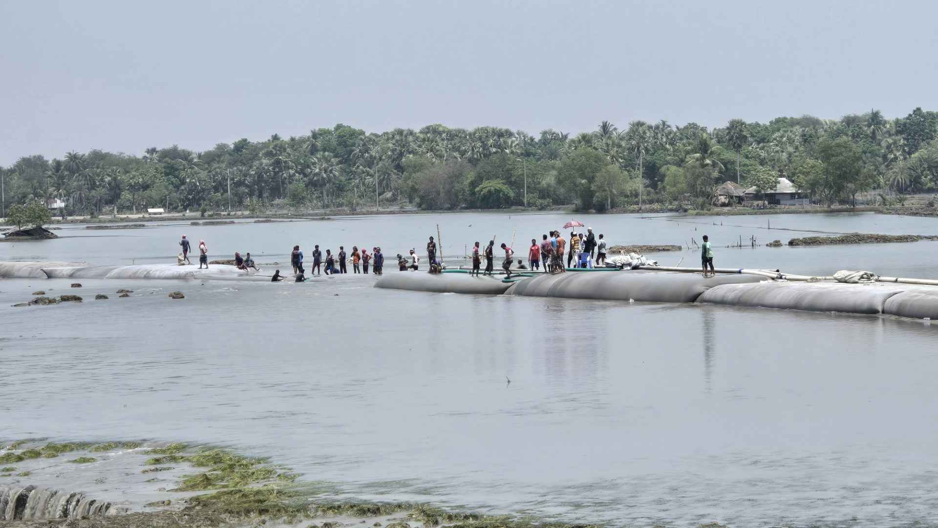 নদী ভাঙন: এখনও দুর্ভোগ কাটেনি উপকূলবাসীর