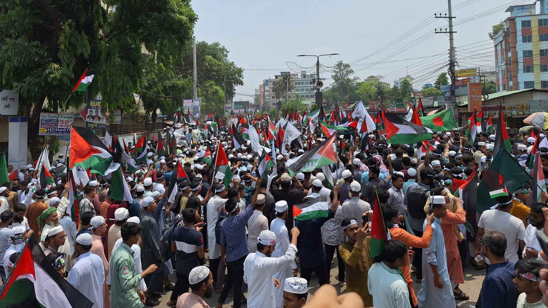 মার্চ ফর গাজা: জেলা পর্যায়ের সর্ববৃহৎ গণজমায়েত দেখালেন ফেনীবাসী