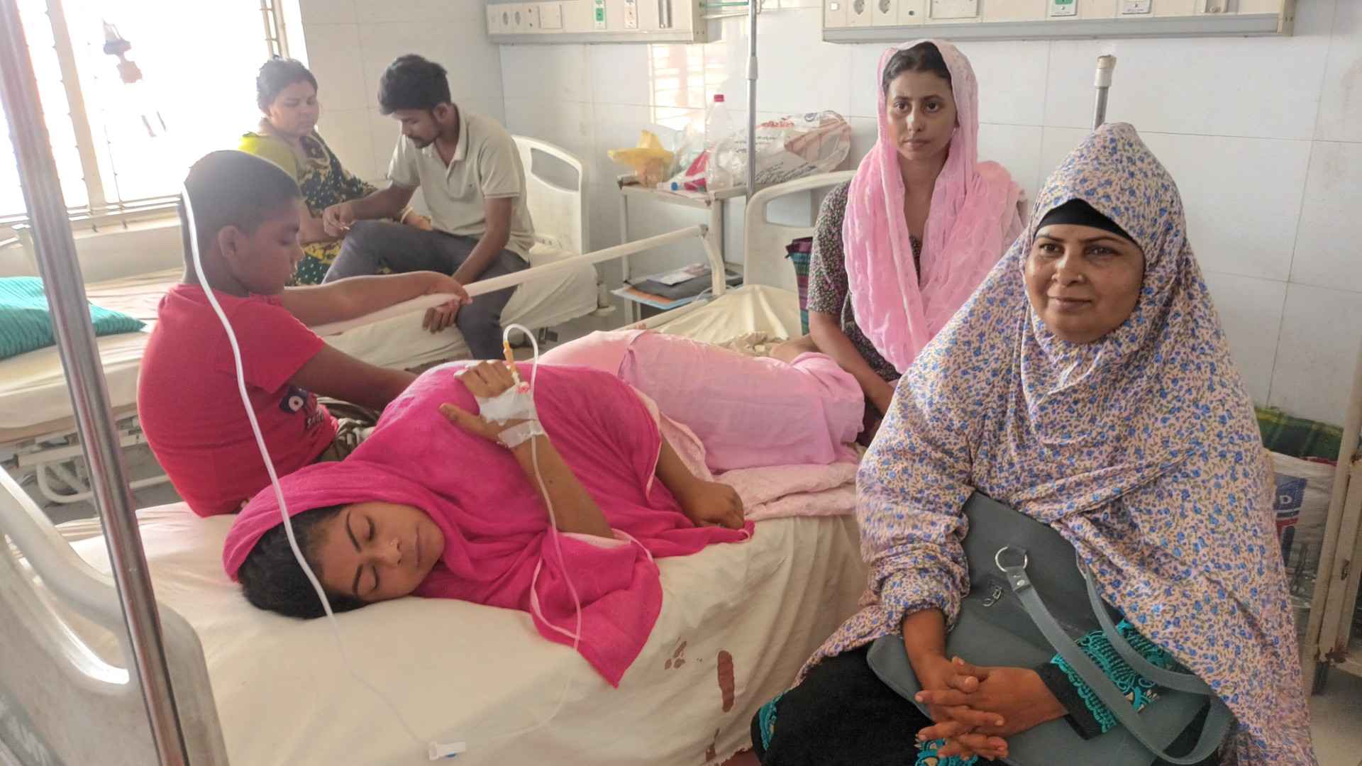 মানিকগঞ্জে রোগী-স্বজনদের মারধরের অভিযোগ আনসার সদস্যে বিরুদ্ধে