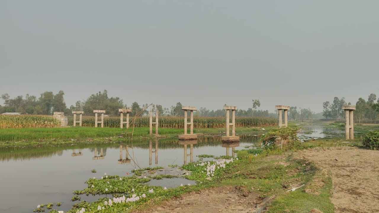 পিলার আছে সেতু নেই, ভোগান্তিতে অর্ধলাখ মানুষ