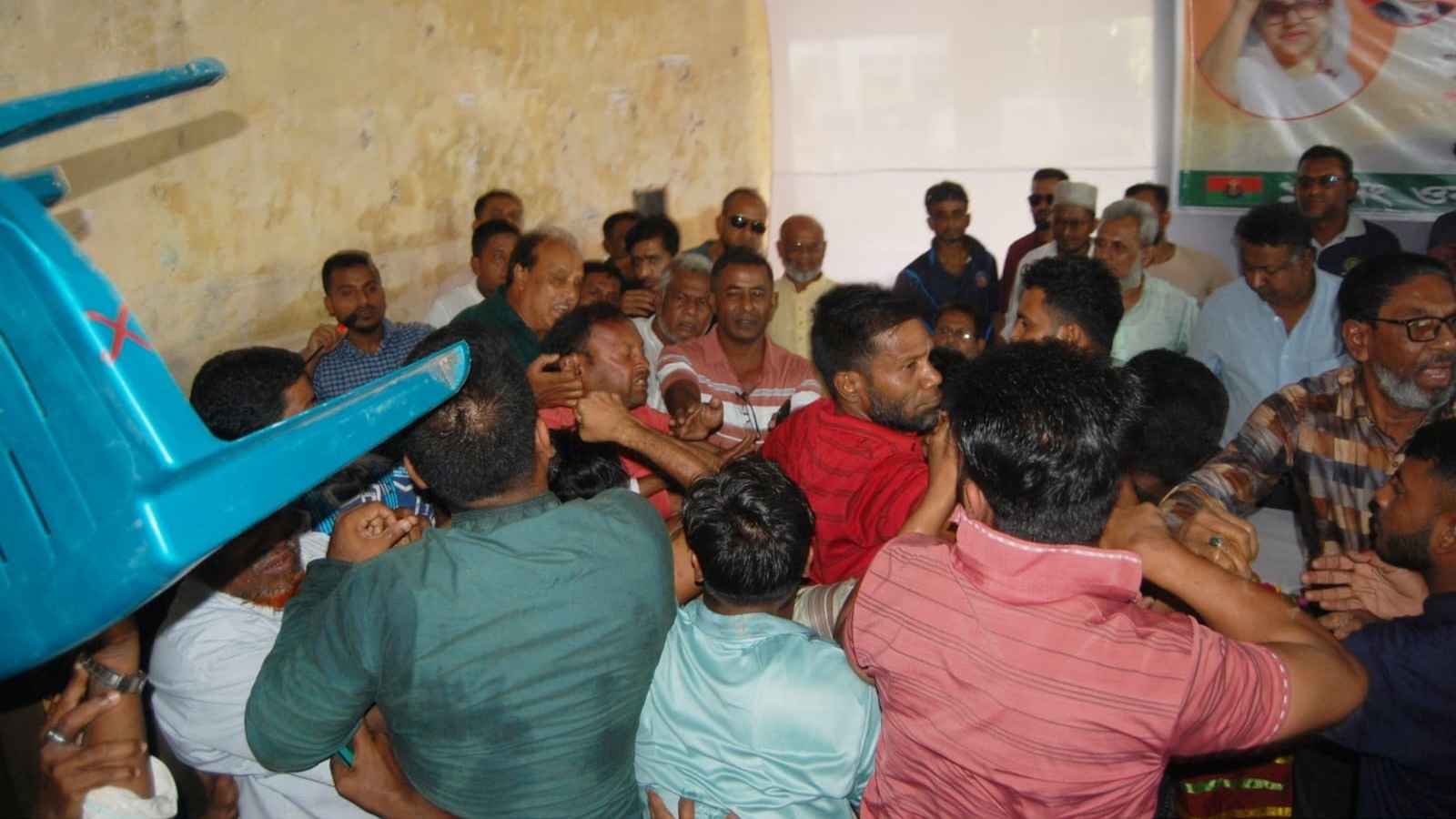 বরিশালে বিএনপির সম্মেলনে যুবদল কর্মীকে মারধর