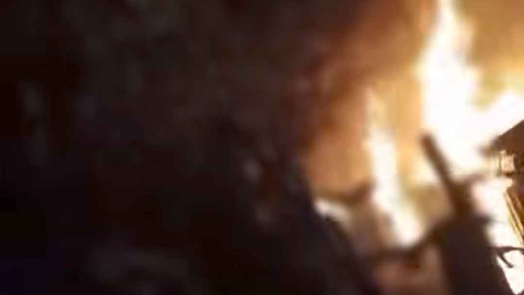 নিজ বাড়িতে আগুন দিল নেশাগ্রস্ত ব্যক্তি