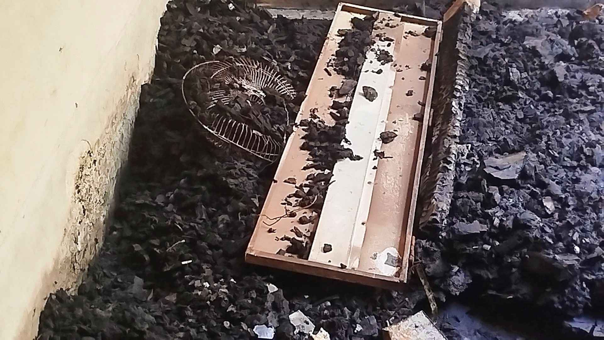 দুই সতিনের ঝগড়ার পর ঘরে আগুন